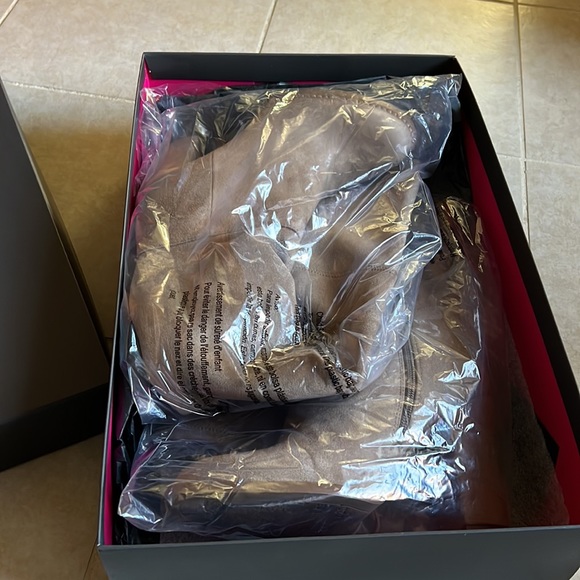 BNIB VINCE CAMUTO OTK BOOTS SIZE 8.5 - Picture 5 of 5